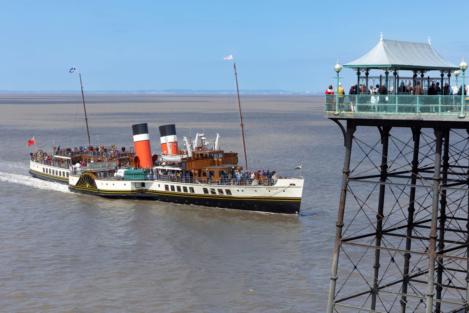 Waverley paddle steamer arriving at Clevedon Pier